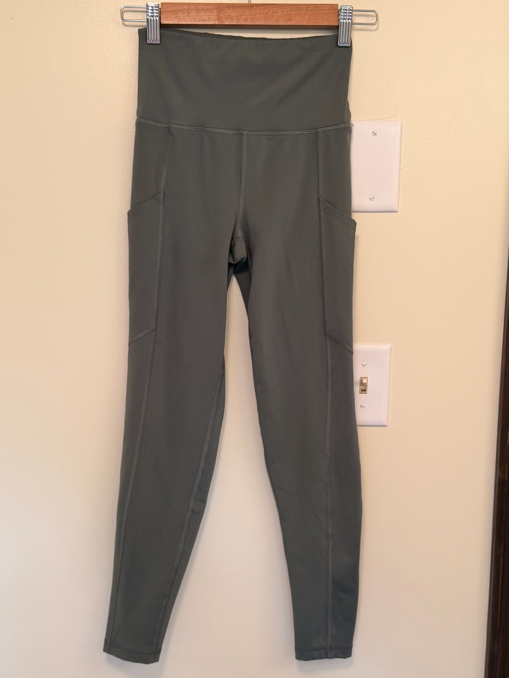 American Eagle Outfitters Olive High-Rise Pocket Leggings